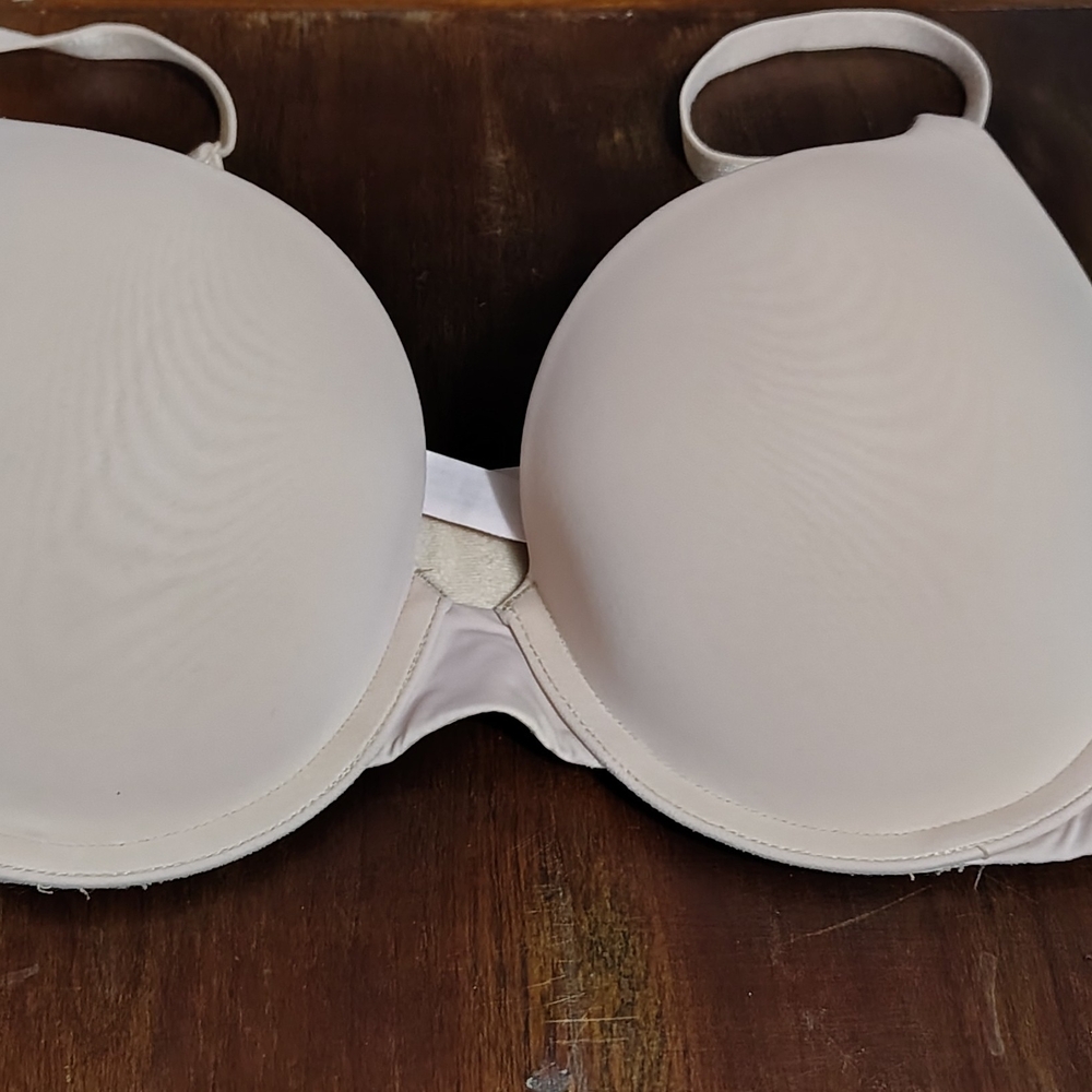 Victoria's Secret Cream Smooth Bra